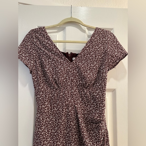 Abercrombie burgundy floral midi dress with side slit - Picture 2 of 8